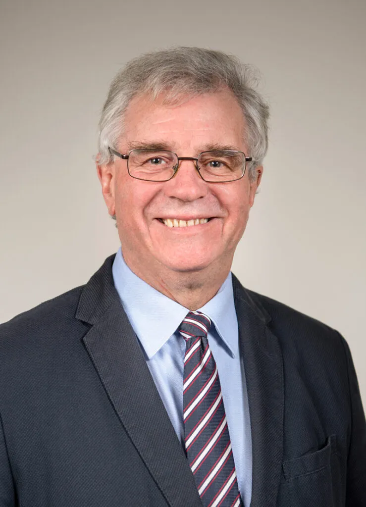 Älterer Mann mit Brille